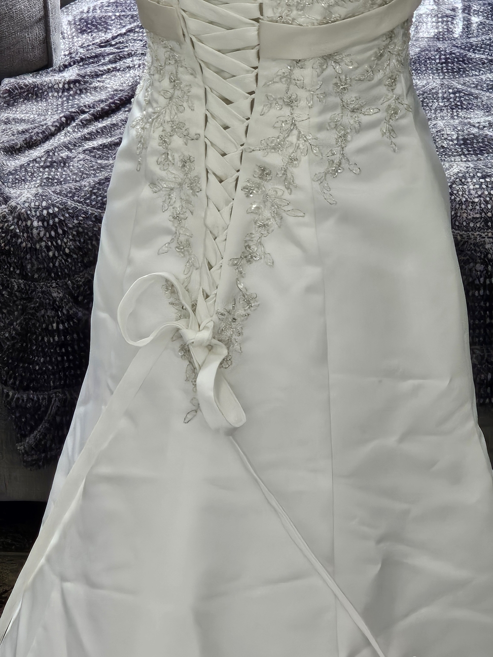 DAVID'S BRIDAL COLLECTION lace wedding dress with beaded metallic lace, size 6 - Picture 12 of 17